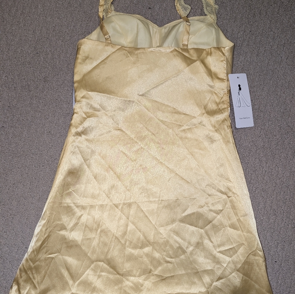 Wear Your Love Yellow Satin Dress NWT Women's Size 2 - Picture 3 of 3